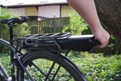 E-Bike Vision - EBV Batterie De Porte-bagages Compatible Bosch Active (Plus) / Performance (CX) 36 V -EBike24 Soldes Bosch AP GT beim Einschieben 1024x685 3840x2160