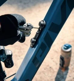 Fidlock - TWIST - Bike Base - Support Vélo -EBike24 Soldes fidlock twist bike base halter action 3840x2160