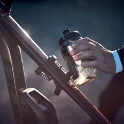 Fidlock Twist - Gourde Vélo 450 Ml + Support Universel Uni Base -EBike24 Soldes fidlock twist gourde 450 ml support universel uni base 2 3840x2160