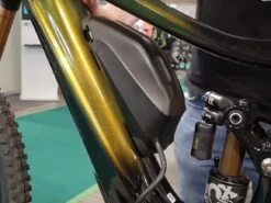 Giant - Batterie Additionnelle EnergyPak Plus 250 Wh -EBike24 Soldes giant energypak plus range extender 250 wh port de charge 3840x2160