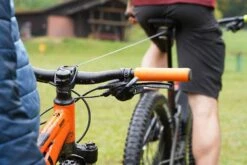 Kommit - Barre De Traction Vélo -EBike24 Soldes kommit velo exterieur barre de traction velo montage sur guidon 3840x2160