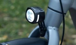 Sigma - Eclairage Vélo Avant EOX FL 150 -EBike24 Soldes sigma eox fl 150 e bike eclairage velo avant montage sur fourche 3840x2160