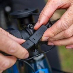 SP Connect Plus - Câble 6V DC Pour Support Avec Fonction De Charge -EBike24 Soldes sp connect plus 6v dc 3 3840x2160