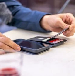 SP Connect PLUS - Etui à Rabat Magnétique -EBike24 Soldes sp connect plus magnetic flip cover 4 3840x2160