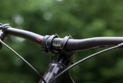 Supernova Starstream Mini Lightbar - Guidon Avec éclairage Vélo Intégré -EBike24 Soldes supernova starstream mini lightbar guidon avec feux de croisement integres image action 1 3840x2160