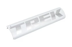 Trek - Cache Batterie Powerfly HT/FS 2023 -EBike24 Soldes trek powerfly ht et fs 2023 cache batterie white grey 3840x2160